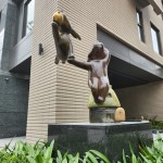 社區(qū)裡處處充滿驚喜，每走一步都是新的發(fā)現(xiàn)，而這群「原石鳥兒」有如這場奇妙之旅的精彩序幕。