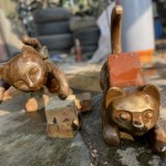 夕陽餘暉照映著臉部神情，透過自然的染色技法，用顏色去豐富、滿足想像。(圖為藝術(shù)品化學(xué)染色階段)