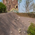 小朋友說(shuō)像萬(wàn)聖節(jié)派對(duì)上，有人變裝的小妖精；也有孩子說(shuō)像日本動(dòng)漫──進(jìn)擊的巨人；有人則覺得像土撥鼠可愛地探出頭來(lái)，您覺得像甚麼呢？