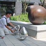 調(diào)整好父與子的親暱視角，做最後定位。