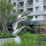 宜家公共藝術(shù)品-展翼翱翔。家人宛如候鳥(niǎo)，展翼拉長(zhǎng)每日的奉獻(xiàn)，鼓舞同行的夥伴順著風(fēng)向恣意徜徉於天際。