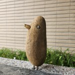 將這些原石創(chuàng)作成一隻隻逗趣、富有生命力的鳥兒，用藝術(shù)家的「鐵石心藏」展現(xiàn)每段故事的獨特之處。