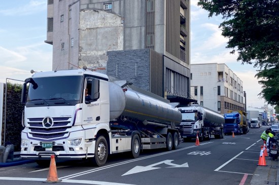 大旱當(dāng)前，滴滴珍貴的水資源，
#新業(yè) 無償分享給民生、中科產(chǎn)業(yè)用水。