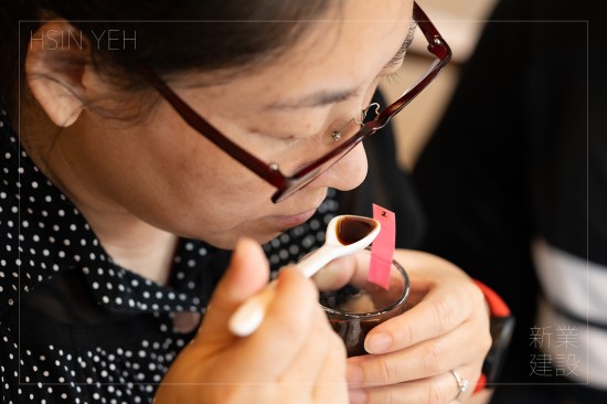 在地風(fēng)土記憶轉(zhuǎn)化為真切的感受，把這獨(dú)特氣味的記憶留存在腦海裡，並長存於心。