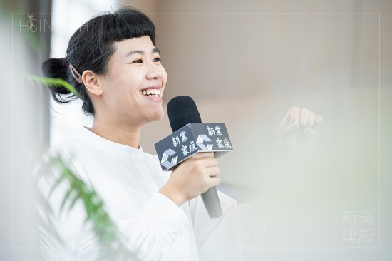 邀請(qǐng)浮生半閑董紜綺老師 帶領(lǐng)4位茶師，淺談茶的風(fēng)味輪，製程背景、有無發(fā)酵、香氣展現(xiàn)和沖泡手法。