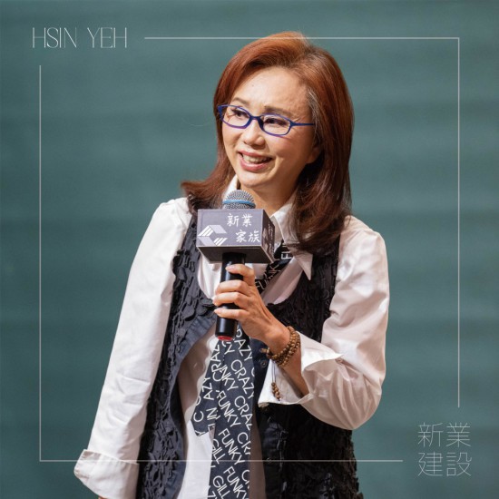 特邀 明華園首席臺(tái)柱-孫翠鳳，分享臺(tái)灣特有的傳統(tǒng)藝術(shù)『歌仔戲』，透過生命淬煉，展現(xiàn)深厚的底蘊(yùn)與創(chuàng)新的精神，讓東方戲曲文化在國際舞臺(tái)上發(fā)光發(fā)熱。