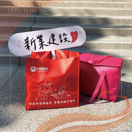 2026甘霖年菜傳遞愛(ài)，餐餐溫暖不停歇，當(dāng)天共有330位車友齊聚，送出每份15公斤，共10天份年菜，送出的不只是一份餐，更是滿滿的惦記與問(wèn)候。