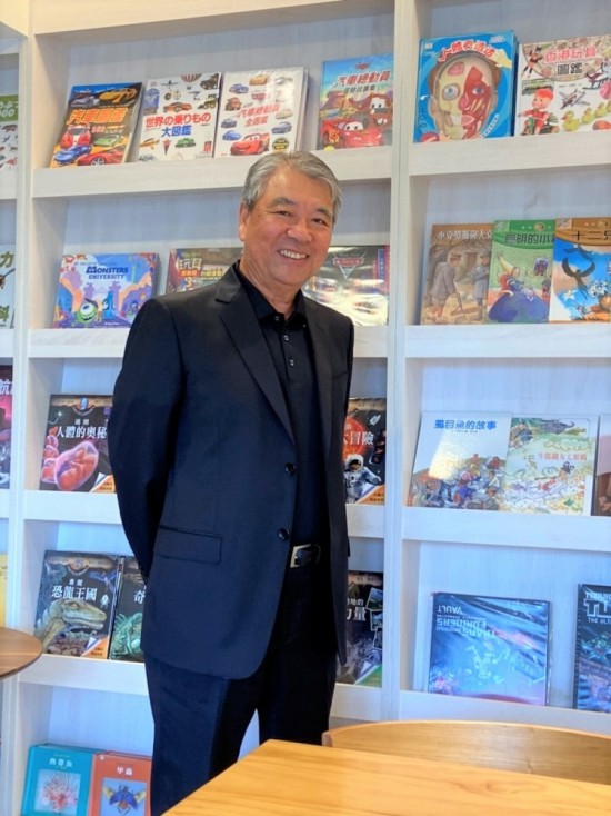 新業(yè)大家長(zhǎng)穆椿松名譽(yù)董事長(zhǎng)，於益品書(shū)屋分享：「由旅遊者角度－穿越日本史」講座。