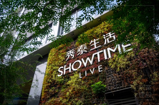 6月和煦午後與臺(tái)中的家族好友，相約臺(tái)中文心秀泰影城，一同觀賞睽違9年
強(qiáng)勢(shì)回歸的 #腦筋急轉(zhuǎn)彎 續(xù)作。