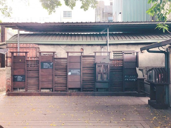 因附近經(jīng)常有野貓出現(xiàn)，將貓融入設(shè)計主軸，設(shè)計三隻不同姿勢之小貓剪影，讓美好關(guān)係更顯豐富有趣。