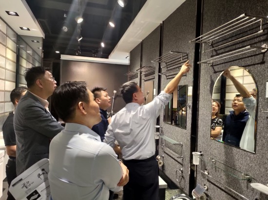 為了讓幸福更貼近您的生活，新業(yè)團(tuán)隊(duì)總是設(shè)想得更多，包含浴室收納架的設(shè)計(jì)等。