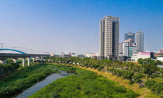 正對筏子溪河濱景觀，自在的淳住境界，呼吸間就能凝注四季滋味