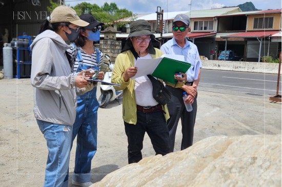 2024年盛夏由日本景觀設(shè)計(jì)師與新業(yè)團(tuán)隊(duì)一同前往南投山區(qū)。(圖右一為新業(yè)建設(shè)-簡(jiǎn)福榮總經(jīng)理、圖右二為日本景觀設(shè)計(jì)師-石村敏哉)