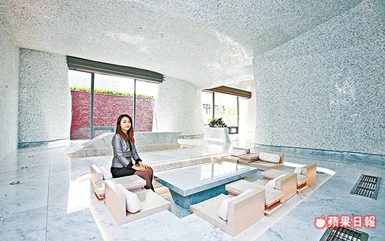 大廳成白色、弧形，具雲(yún)海意象。陳恒芳攝