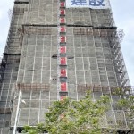 從起初向下望的視線，到如今需仰望才能看到建築頂端，健康宅「築之細(xì)道」24樓結(jié)構(gòu)體完成。