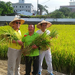 農(nóng)友翁先生樂天知命及爽朗笑容，感染了我們。