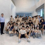 在「2020東海建築營(yíng)」，帶領(lǐng)建築學(xué)子們看見「新業(yè)觀峰」的美學(xué)底蘊(yùn)，跳脫出建築模型與設(shè)計(jì)圖，親自走訪建築、自然、生活的微妙關(guān)係。