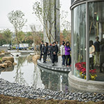 【觀峰】的水岸與綠地，翠林綠水隨侍生活左右。