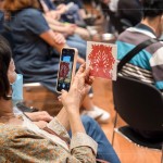 贈(zèng)予每一位來(lái)賓的作品小卡，其中的作品－「無(wú)花果」是楊士毅想起那些把花開(kāi)在自己心裡，卻將成果放在自己身邊的人，將這一份感謝送給大家。