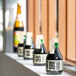 陽光下，五款不同的醬油，用著不一樣的釀造方式，舌尖上展現(xiàn)不同的風(fēng)味與香氣。