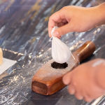 中部訂婚習(xí)俗，女方會(huì)製作狀元糕送給未來(lái)女婿，希望能行行出狀元，此為狀元糕的由來(lái)，本場(chǎng)活動(dòng)帶著新業(yè)住戶親自動(dòng)手搓揉，敲出美好滋味。