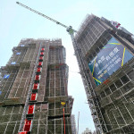 隨著時(shí)間的推進(jìn)，新業(yè)大塊藏硯的高度逐步提升，塔吊高聳入雲(yún)，新業(yè)職人團(tuán)隊(duì)持續(xù)的努力，期許能順利迎來(lái)交屋之期。