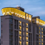 兩幢地下3層、地上15層樓雙拼集合住宅，建物屋頂以圓弧形方式呈現(xiàn)，為臺中東區(qū)城市天際線帶來一大亮點。