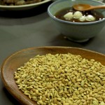 尚未脫穀完成的稻米，保留了天地間賦予的質(zhì)樸與原始香氣。