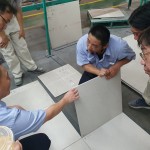 不論磁磚的用途是鋪地、上牆，或對陽光及風雨首當其衝的建築外牆，所需要的吸水率、抗拉力、抗酸鹼性等層面都需要具備一定的能力，方可為居家安全帶來安心的作用。