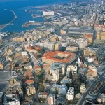 一場(chǎng)大爆炸摧毀原本美麗的海港城， 5個(gè)月過(guò)去了，當(dāng)?shù)鼐用裉幘橙允制D難，需要你我的祈禱與援助。（圖片擷取自維基百科，如有侵權(quán)請(qǐng)告知?jiǎng)h除，謝謝！）