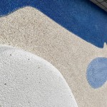 以銅線收邊，搭配各種顏色的抿石子，以不規(guī)則的形狀呈現(xiàn)每一個(gè)元素，並帶有一絲想像感。