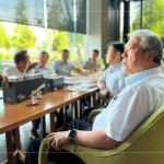 新業(yè)建設 創(chuàng)辦人穆椿松先生 帶領新業(yè)團隊一同前往廚具品牌選品，開啟一場建築職人與廚具職人的對話。