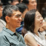 靜靜地聆聽講師的分享，秉持著將美感帶入校園的堅持，賦予課本一個新角色與意義，希望藉由美感可以改變教育的未來。