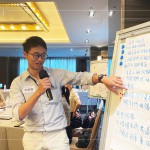 每一張紙都記錄著智慧的成果，新業(yè)職人團(tuán)隊(duì)努力化虛為實(shí)，發(fā)掘更多觸動(dòng)客戶滿意的Wow！時(shí)刻。