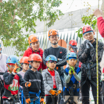 聽著老師的詳細(xì)解說，了解攀樹的安全性與技巧，無論是大人、小孩都迫不及待地準(zhǔn)備大顯身手一番。