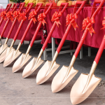 新業(yè)建設(shè)於中華民國(guó)114年1月15日吉時(shí)舉行動(dòng)土儀式，以金鏟鏟土，象徵未來(lái)工程一切順心，諸事大吉。