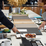 嚴(yán)選合宜的廚具板材，搭配帶有溫度的紋路設(shè)計(jì)，在建築師細(xì)膩的眼光下，規(guī)劃出最適合且匹配的物件。