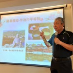 新業(yè)建設(shè)穆椿松名譽(yù)董事長(zhǎng)，講座當(dāng)天彷彿化身為「說(shuō)書(shū)先生」，帶領(lǐng)大家穿越時(shí)空進(jìn)入日本武士時(shí)代。