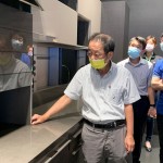 新業(yè)卓勝隆董事長帶領(lǐng)職人團(tuán)隊廚具選品，除了外觀的整體適配性，材質(zhì)是否不易沾附油汙、易於清理；動線流暢、備料及下廚的檯面寬廣，發(fā)揮廚藝一氣呵成，是新業(yè)職人所追求的餐廚美學(xué)。