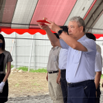 新業(yè)建設(shè)-名譽(yù)董事長(zhǎng) 穆椿松(中)為首，帶領(lǐng)團(tuán)隊(duì)誠(chéng)心祈神，保佑施工過(guò)程的順?biāo)炱桨玻旎樌蠹?！打造臺(tái)中北屯極致「非凡品」。