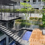 利用直線式坡道結(jié)合下沉式庭園廣場，為的是讓住戶洗去塵囂的感受，以空間轉(zhuǎn)換做到心情上的轉(zhuǎn)變。