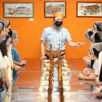 由太陽(yáng)餅博物館 陳瑛宗執(zhí)行長(zhǎng)，帶領(lǐng)住戶體驗(yàn)這單純卻不簡(jiǎn)單的經(jīng)典糕餅-太陽(yáng)餅。