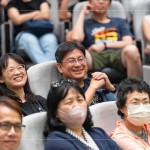 明華園巡演23個(gè)國家、65座國際城市，並深入非洲育幼院，與孩童交流互動(dòng)，為戲曲注入新生命，無論是孩童還是長者都充滿好奇與讚歎，對(duì)臺(tái)灣的傳統(tǒng)文化深感敬佩。