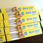 致上新業(yè)客製化-河貍玻璃吸管，作為當(dāng)天的伴手禮，精美、俐落的外型設(shè)計(jì)，不僅展現(xiàn)品味，更將環(huán)保理念融入日常，充滿對(duì)環(huán)境的關(guān)懷與實(shí)踐。