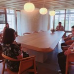 閱讀室裡，以活動式椅面取代傳統(tǒng)坐椅的僵硬感，為每一次的乘坐，加入靈活性與活潑度，輕微的晃動讓人聯(lián)想到在樹下盪鞦韆的時光。