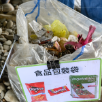 透過明確的分類方式，將日常隨處可見的垃圾，有條不紊的分類後丟棄或再利用，還給溪流乾淨的面貌。