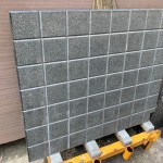 裁切後溝縫細(xì)節(jié)皆平整劃一的豆腐塊，對浴室淋浴間來說是不可少的排水及止滑關(guān)鍵！