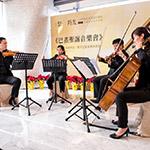 音符的抑揚(yáng)頓挫，溫柔的感染力，深深療癒著現(xiàn)場(chǎng)聽眾。