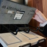 地磚、牆面及檯面的材質(zhì)藏著許多學(xué)問在其中，職人團(tuán)隊(duì)需對(duì)每個(gè)材料的特性瞭若指掌，才能選出最適合的材質(zhì)、打造出最舒適的居家空間。