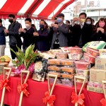 天時，地利，集眾人之力，【大塊森濤】開工典禮，手持炷香敬虔內(nèi)心，願一炷炷香將新業(yè)團隊的誠心，上呈天聽。